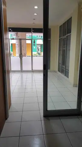 Disewakan Ruko 3 Lantai  Strategis Di Kawasan MIM Soekarno Hatta