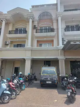 Ruko di sewakan sentra niaga harapan indah bekasi