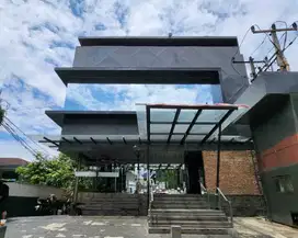 Di sewakan gedung ex kape lokasi Kemang raya Jakarta Selatan