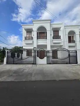Rumah baru design klasik modern dalam komplek di Duren Sawit Jaktim