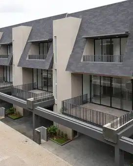 Dijual Rumah Mewah di Lebak Bulus - 3 Lantai, Dekat MRT & Pondok Indah