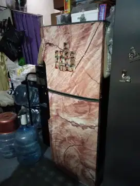 Kulkas 2 pintu, panasonic kalau tdk salah