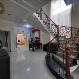Runah Sewa Tenggilis Utara 2 Lantai Furnished