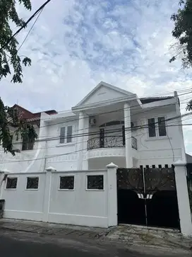 Dijual cepat rumah atau sewa lokasi di Pucang adi pusat kota surabaya