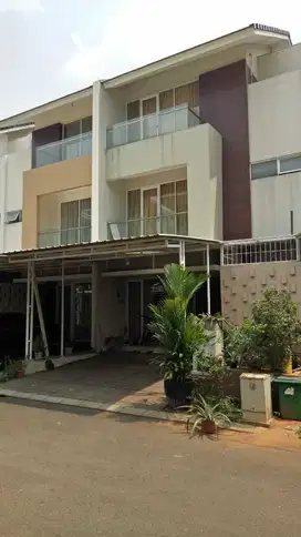 Jual Cepat Rumah Mewah 3 Lantai Citra Garden 7 Jakarta Barat