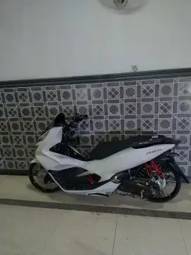 Dijual honda pcx cbs tahun 2020 putih