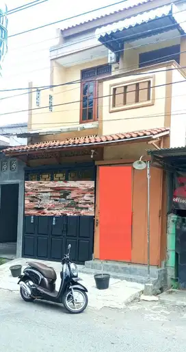 Rumah Bagus ada Kios dekat Kawasan Bisnis  Solo