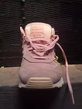 Sepatu import bekas