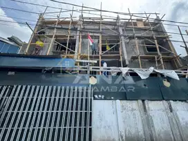 ANA RUMAH BARU 3LT LUAS 4.3X12M JALAN 1.MOBIL DI JELAMBAR