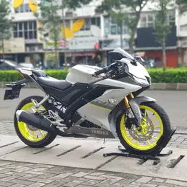 YAMAHA YZF R15 V3 SILVER 2022 KM 1K PAJAK PANJANG LIKE NEW
