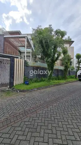 RUMAH MEWAH NUANSA VILLA Jl ISTANA DIENG MALANG STRATEGIS