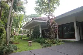 DISEWA RUMAH jalan kemang dalam V no. k8