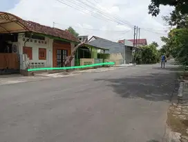 Tanah ada bangunan rumah deresan UGM Strategis