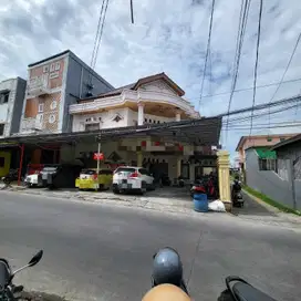 Kost Exclusive & Cafe di Boulevard