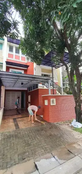 Di Jual Rumah 3 Lantai Lokasi Strategis Puri Mansion Kembangan, Jakbar