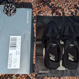 New Balance 327 Triple Black