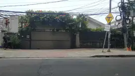 Rumah Asri di Pinggir Jalan Raya, di Pulomas, Jaktim