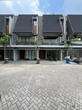 UNIT TERAKHIR SIAP HUNI! Rumah Mewah Posisi Hook Di Cilandak KKO