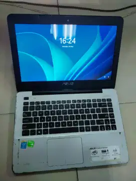 Dijual laptop Asus Dual Vga intel i3+Vga NVDIA Ram 4GB SSD 240GB