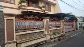 Rumah 2 Lantai Clasik Mewah Murah di Utan Kayu Matraman Jakarta Timur
