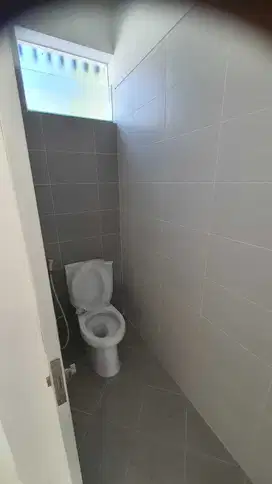 Disewakan Rumah Baru Royal Residence Oakwood Wiyung 2 Lantai 2Kamar