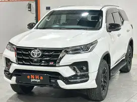 Toyota Fortuner VRZ GR SPORT 2.8 A/T 2022.. eNHa garage Semarang..