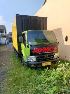 Hino Dutro 130HD 2011 box