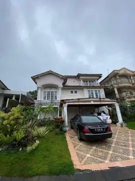 rumah mewah nuansa alam pegunungan