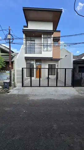 Rumah Baru Siap Huni Minimalis Modern di Kencana Loka BSD City