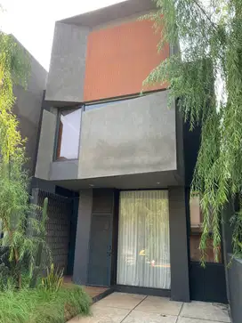 Rumah Industrial Modern Dalam Townhouse Semi Furnished di Jaksel
