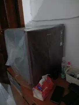 Dijual kulkas bekas pemakaian 3 bulan