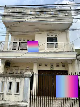 RUMAH 2,5 LANTAI TENGAH KOTA STRATEGIS ILIR TIMUR II SUMATERA SELATAN