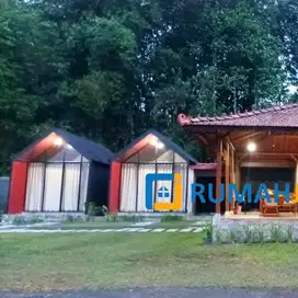 rumah villa cantik dan sangat nyaman turi sleman ada kolam renang