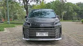 Toyota Voxy 2.0  kilometer low