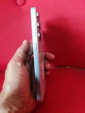 Samsung Galaxy S24 FE super mulus seperti baru