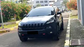 [ LOW MILES ] Jeep Cherokee Trailhawk 2.4 4x4 AWD AT HITAM 2015 2016