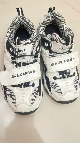 Sepatu Anak Sketcher Ukuran 27 5