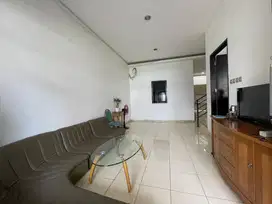 Dijual Rumah di Taman Ratu, Jakbar 5+1BR, 3 Lantai, Luas Tanah 126m2