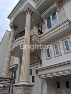 RUMAH MEWAH 2.1/2 LANTAI DI GREEN GARDEN JAKARTA BARAT