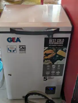 Freezer GEA 100 liter pemakaian 1th (BERGARANSI)