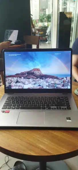 Asus AMD Ryzen 3 x 505z