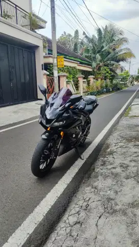 R15 v3 2019 hitam