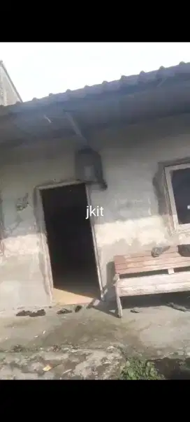 Jual rumah apa adanya lokasi selokaton lt 70m hrg 130jt nego