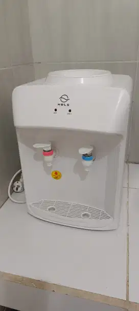 Dispenser panas dingin