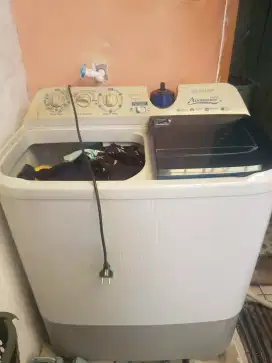 Mesin cuci Aqua