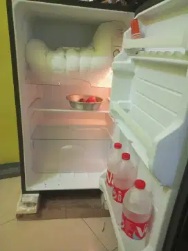 Kulkas sharp baru 6bulan pakai