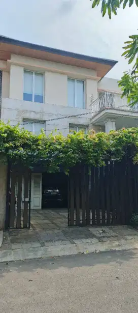 Komplek Rumah elit, 2 lantai full furnished