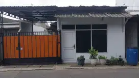 Rumah Dijual di Pinggir Jalan