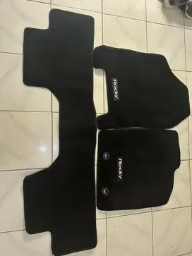 Karpet set mobil rocky 2021 original masih baru