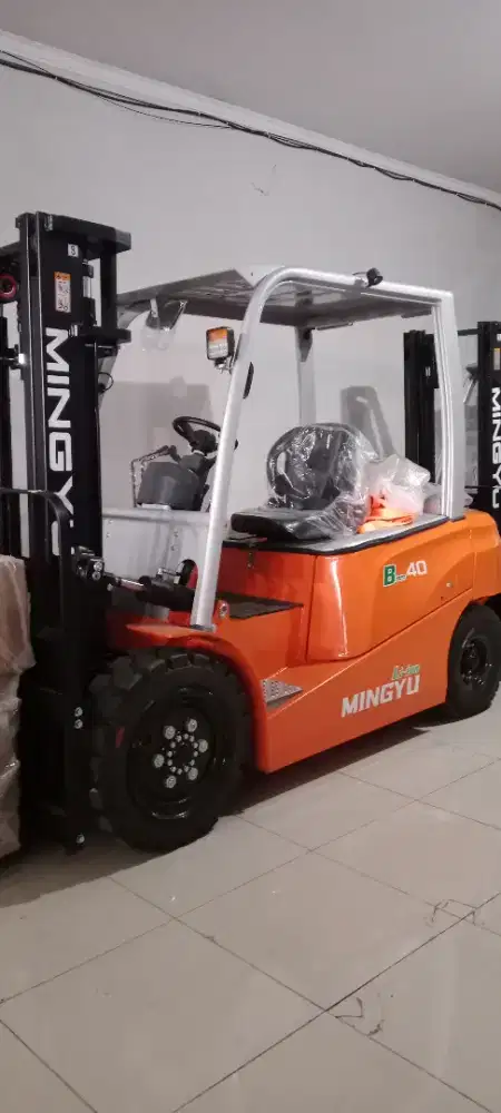 Electric folklift
